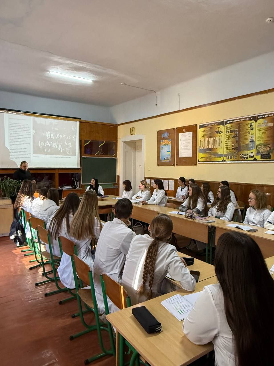 35 років Революції на граніті: урок патріотизму у Вашковецькому медичному коледжі
