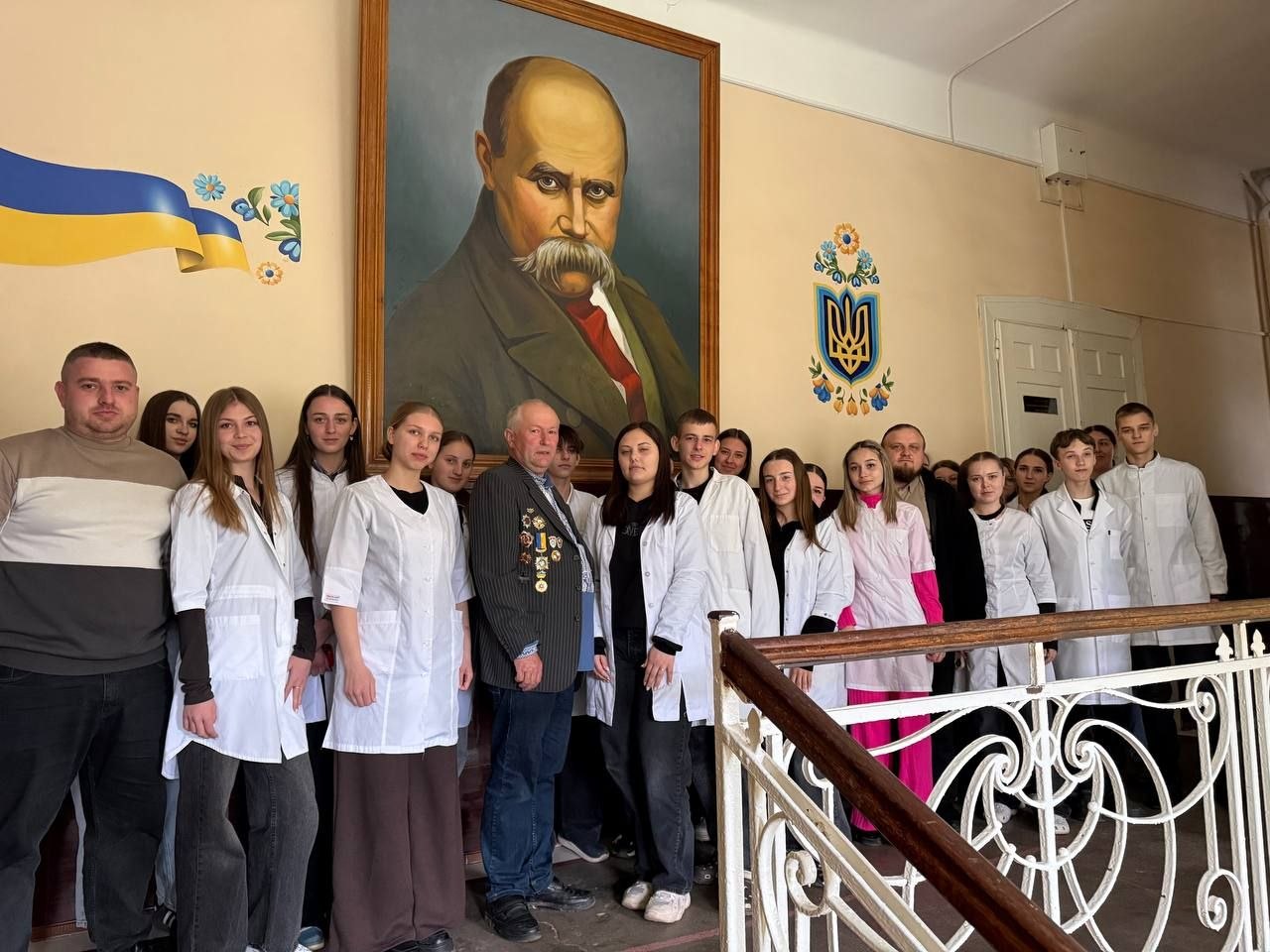 Зустріч поколінь: у Вашковецькому медичному коледжі вшанували ліквідаторів Чорнобиля