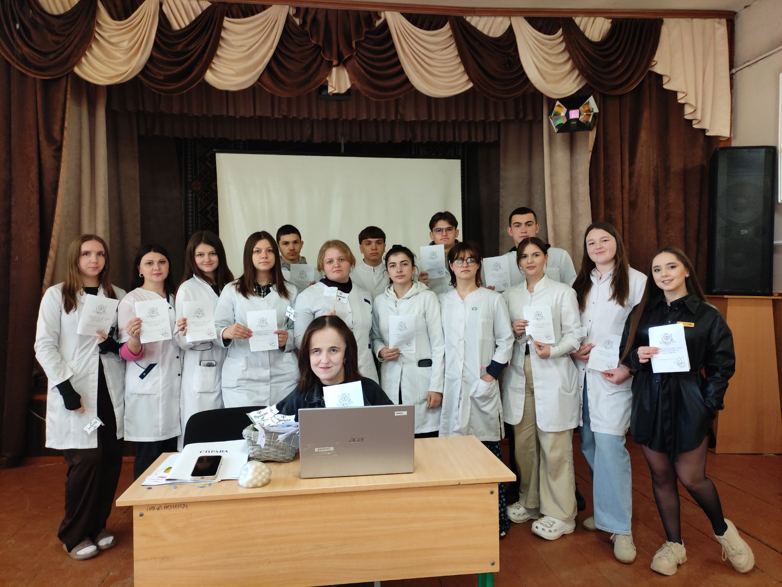 До Всеукраїнського дня психолога у Вашковецькому медичному коледжі провели тренінг «Точка опори»